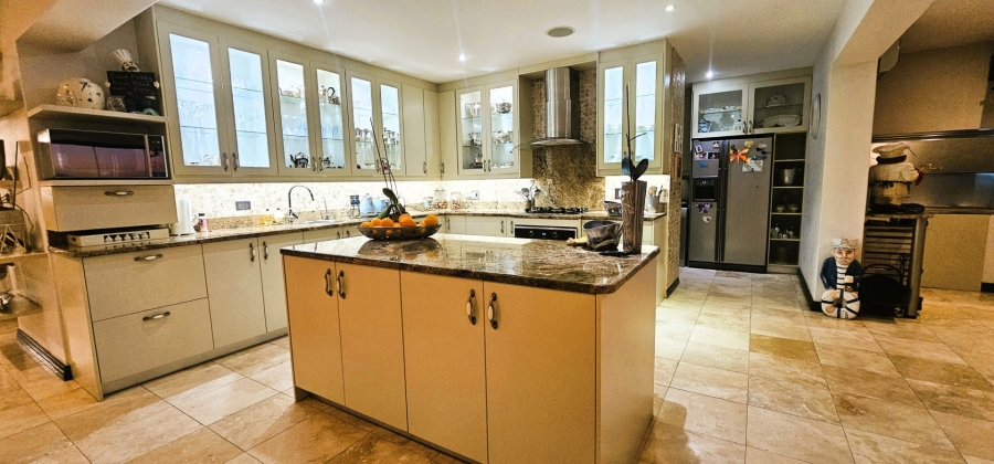 5 Bedroom Property for Sale in Calypso Beach Western Cape
